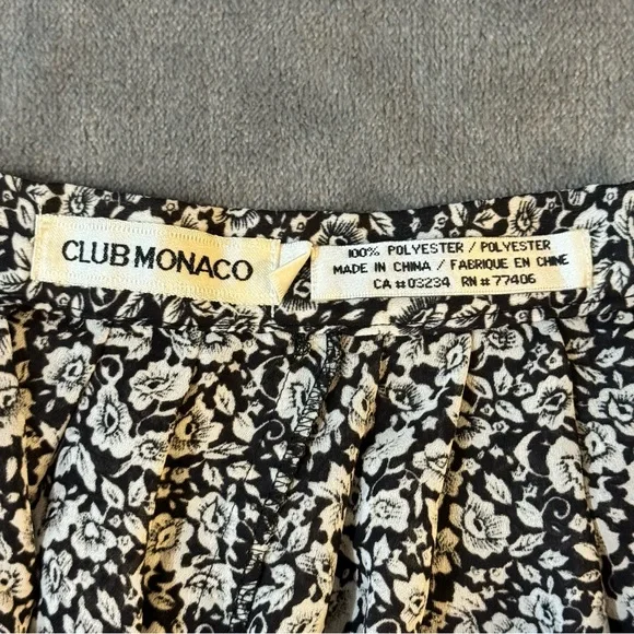 Club Monaco Black and White Floral Mini Skirt

#1270 - Picture 4 of 5